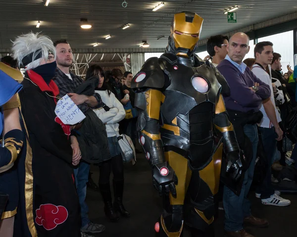 Cosplayer posando no Festival del Fumetto convenção em Milão, Itália — Fotografia de Stock