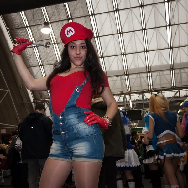 Cosplayer posiert auf dem Festival del fumetto in Mailand, Italien — Stockfoto