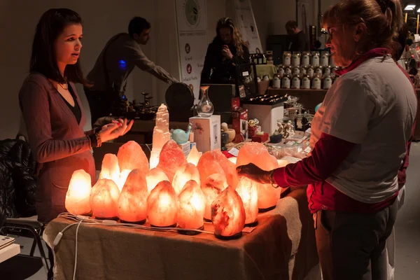 Kamenné lampy na prodej olis festivalu v Miláně, Itálie — Stock fotografie
