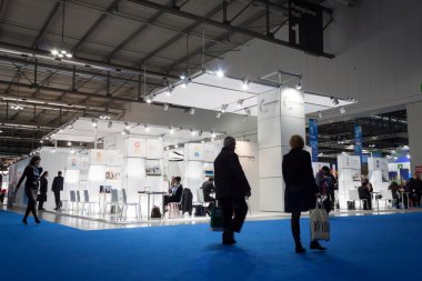 Kısa 2014 'ü ziyaret eden insanlar, Milano, İtalya' da uluslararası turizm alışverişi