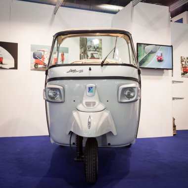 milan, italya bit 2014, uluslararası turizm borsasında ekranda maymun motorlu araç