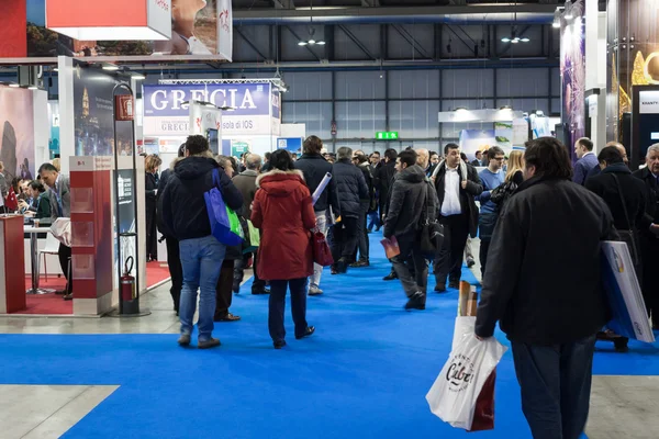 Pessoas que visitam Bit 2014, intercâmbio turístico internacional em Milão, Itália — Fotografia de Stock