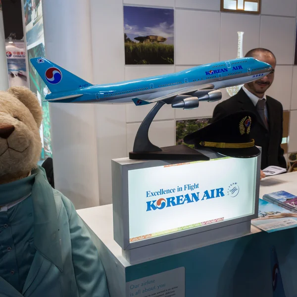 Koreanska air flyg modell på bit 2014, internationell turism exchange i Milano, Italien — Stockfoto