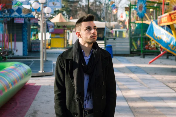 Retrato de um jovem bonito — Fotografia de Stock