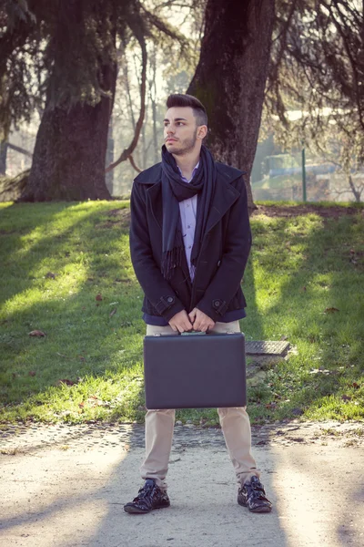 Retrato de um jovem bonito — Fotografia de Stock