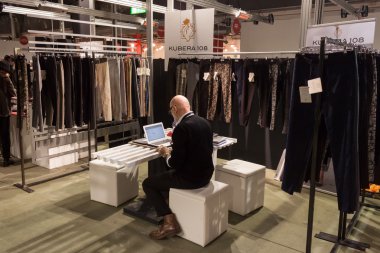 mipap ticaret yaptığı standında katılımcı göster: milan, İtalya