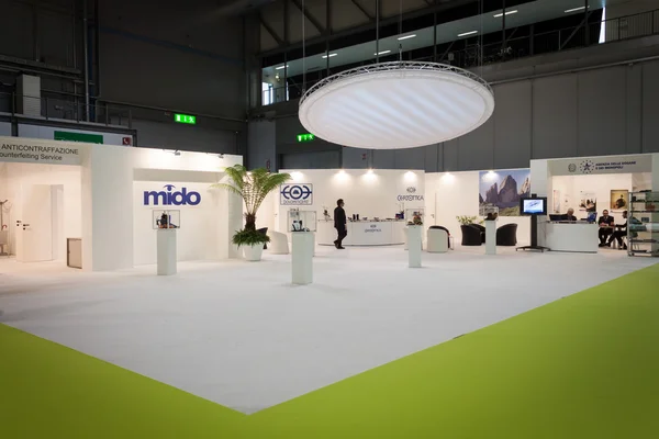 People visiting Mido 2014 in Milan, Italy — Stock Photo, Image