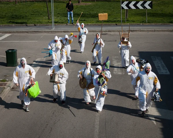 Участники фестиваля клоунов в Милане — стоковое фото