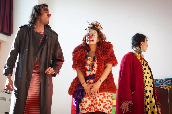 Участники фестиваля клоунов в Милане — стоковое фото