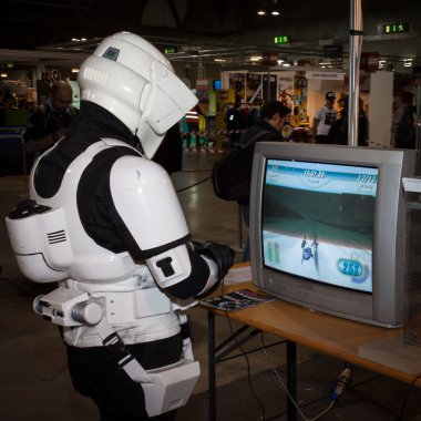 adam iskambil video oyununda cartoomics 2014 Milano, İtalya