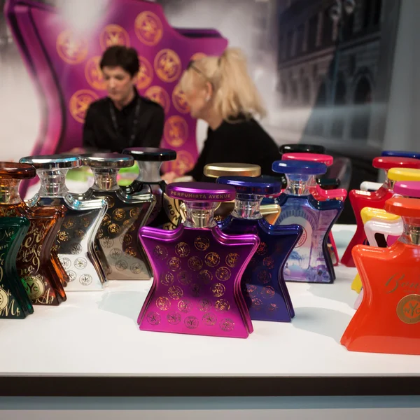 Frascos de perfume na Esxence 2014 em Milão, Itália — Fotografia de Stock