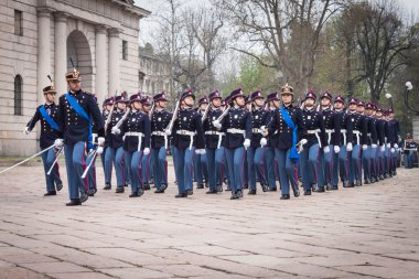 Yemin törenine katılan askeri okul öğrenciler