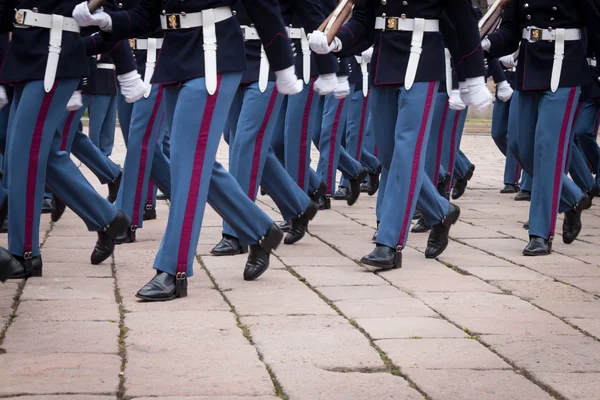 Wojskowa szkoła kadetów biorących udział w ceremonii przysięgi — Zdjęcie stockowe