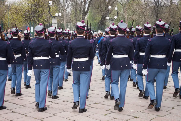 Cadetes de la escuela militar que participan en la ceremonia de juramento — Foto de Stock