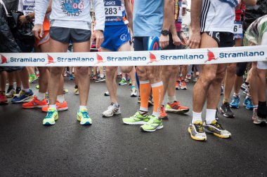 stramilano yarı maraton katılan sporcular