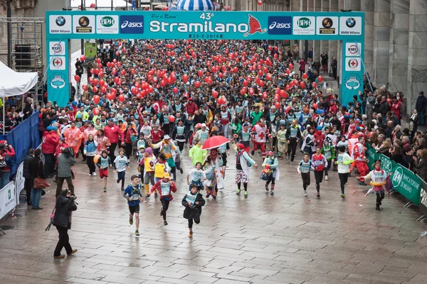 Athletes taking part in Stramilano half marathon — Stock Photo, Image