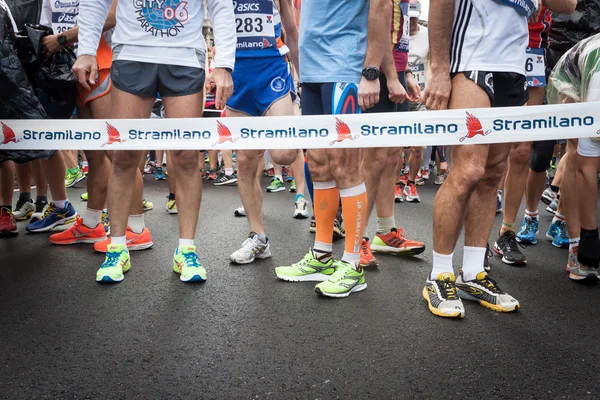 Atleten deel te nemen aan stramilano halve marathon — Stockfoto