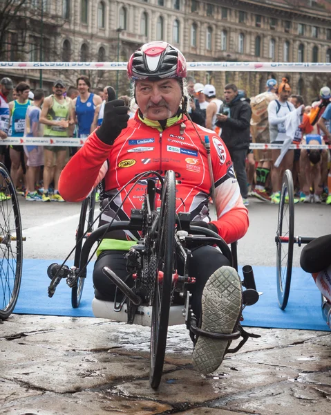 Handicap atleet deel te nemen aan stramilano halve marathon — Stockfoto