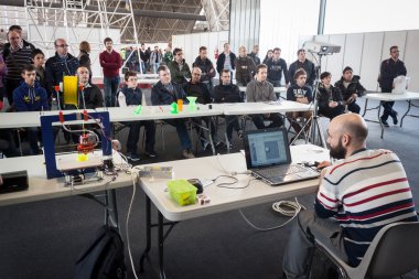 3D baskı Konferansı'nda Robot ve yapımcıları göster