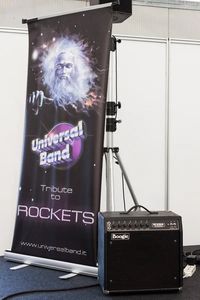 Pocta rakety banner na robota a tvůrci ukazují — Stock fotografie