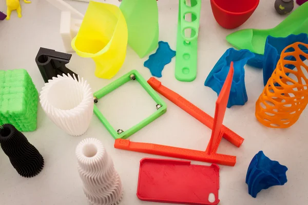 3D yazdırılmış nesneler Robot ve yapımcıları göster