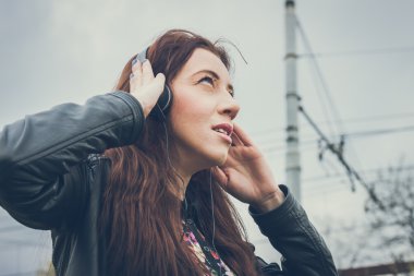 müzik uzun saçlı güzel kız