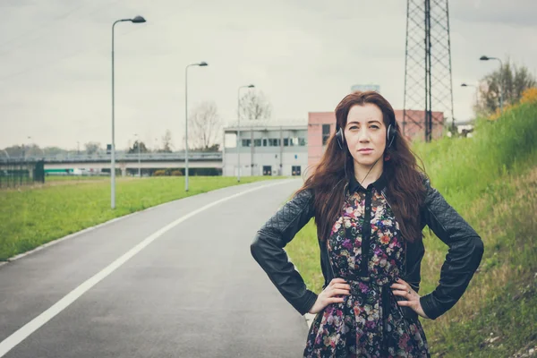 Pretty girl with long hair posing in the street — Stock Photo, Image