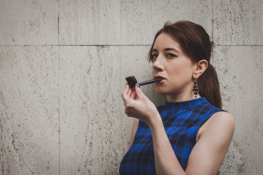 güzel bir kız sigara vintage boru