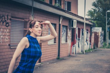 güzel kız parça poz 