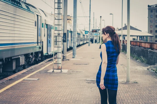 Pretty girl walking along the tracks — Stock Photo, Image