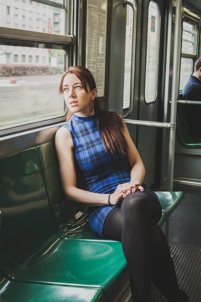 Menina bonita sentada dentro do trem do metrô — Fotografia de Stock