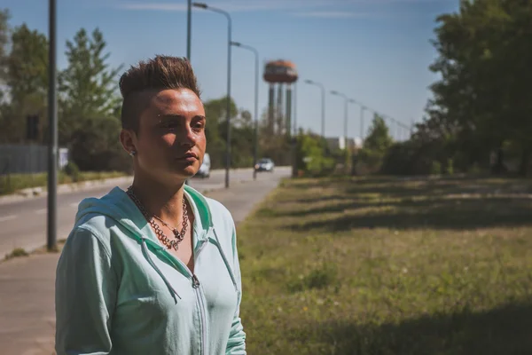 Short hair girl standing in the grass — Stock Photo, Image