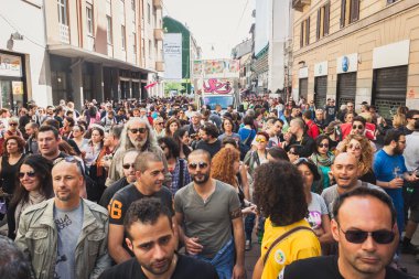 İnsanlar katılan mayday geçit Milano, İtalya