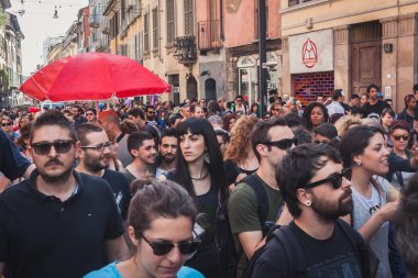 İnsanlar katılan mayday geçit Milano, İtalya