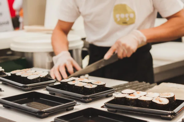 Sushi rolls preparation at Orient Festival in Milan, Italy — Stock Photo, Image