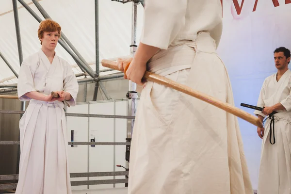 Katana-Schwertkämpfer beim Orient-Festival in Mailand, Italien — Stockfoto