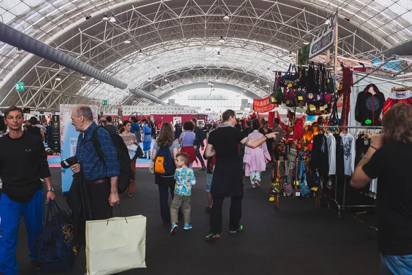 Besucher des Orient-Festivals in Mailand, Italien — Stockfoto