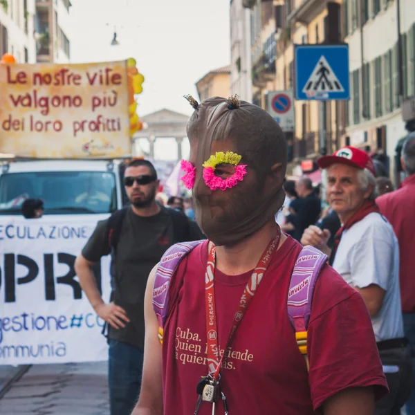 Участники парада Mayday в Милане, Италия — стоковое фото