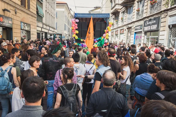 Pessoas que participam do desfile Mayday em Milão, Itália — Fotografia de Stock