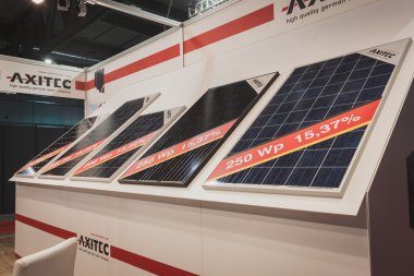 güneş panelleri ekranda solarexpo 2014 Milano, İtalya