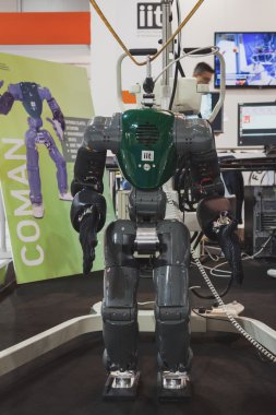 coman robot ekranda solarexpo 2014 Milano, İtalya
