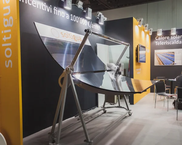 Сонячні дзеркала на дисплеї на solarexpo 2014 в Мілані, Італія — стокове фото