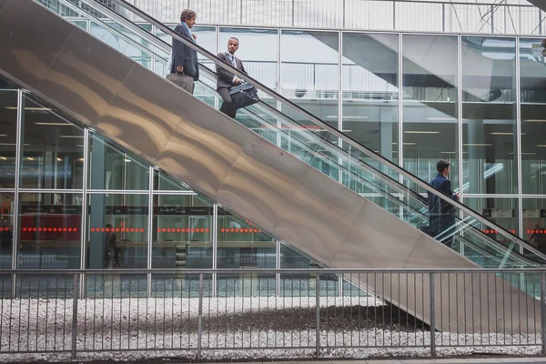 Mensen bezoeken solarexpo 2014 in Milaan, Italië — Stockfoto