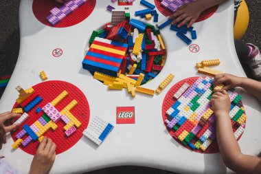 Milano, İtalya lego tuğla ile çocuk oyun
