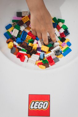 Milano, İtalya lego tuğla ile çocuk çalış