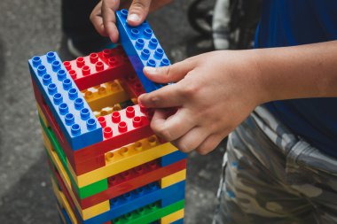 Milano, İtalya lego tuğla ile çocuk çalış