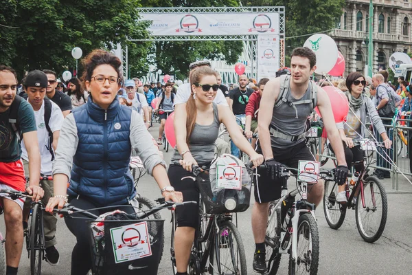 Mensen deel te nemen aan cyclopride 2014 — Stockfoto