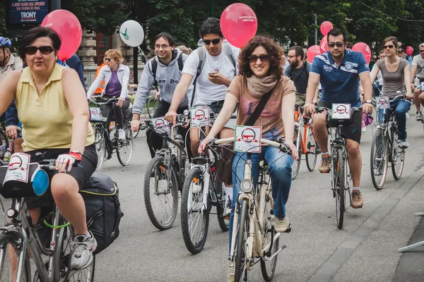Ludzie biorący udział w cyclopride 2014 — Zdjęcie stockowe