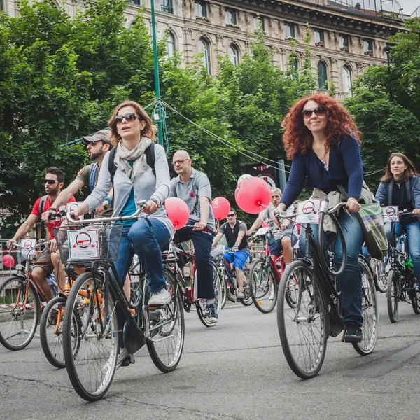 Mensen deel te nemen aan cyclopride 2014 — Stockfoto