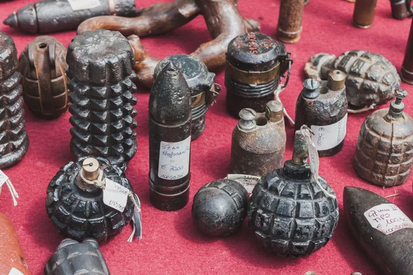 Handgranaten, ausgestellt bei militalia in Mailand, Italien — Stockfoto